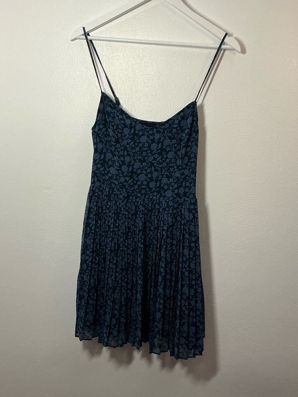 Hollister Navy Floral Pleated Slip Mini Dress Size Small